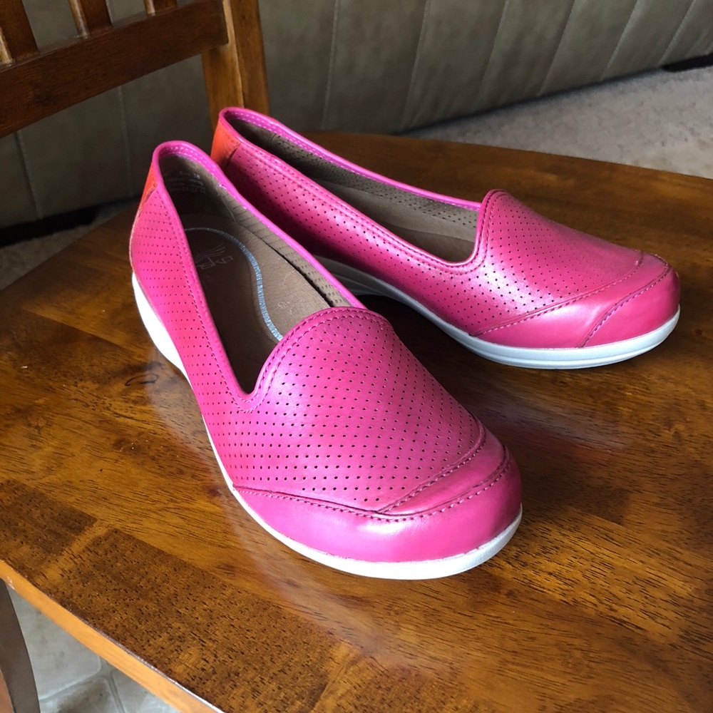 Dansko!!! Pink. New. Vegan. You NEED these!!!